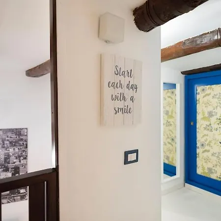 Apartment La Casetta Sui Gradoni, Nel Cuore Del Centro Naples