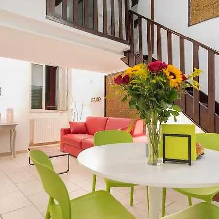 Apartment La Casetta Sui Gradoni, Nel Cuore Del Centro Naples